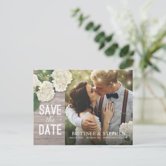 Weddenfoto Save the Date Hydrangeas Lights Wood Briefkaart (Staand voorkant)