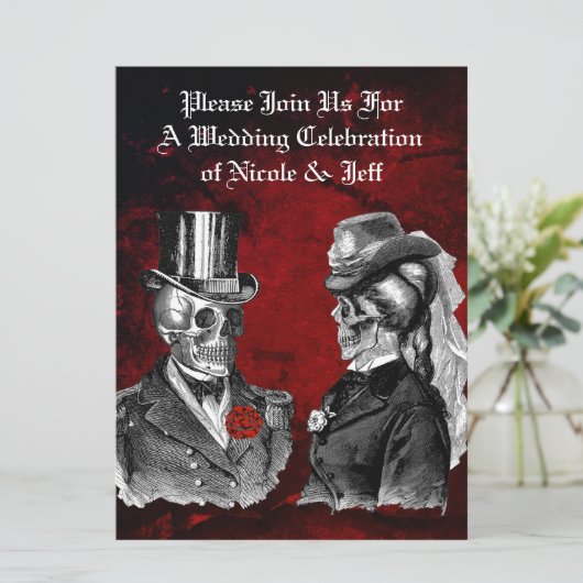 Weddenrennen schedel Couple Aangepaste uitnodiging (Staand voorkant)