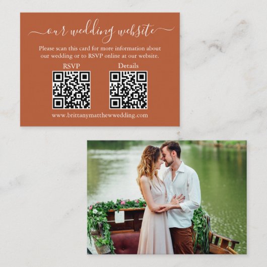 Weddenschap 2 QR RSVP Details Foto Terracotta Informatiekaartje (Voorkant / Achterkant)