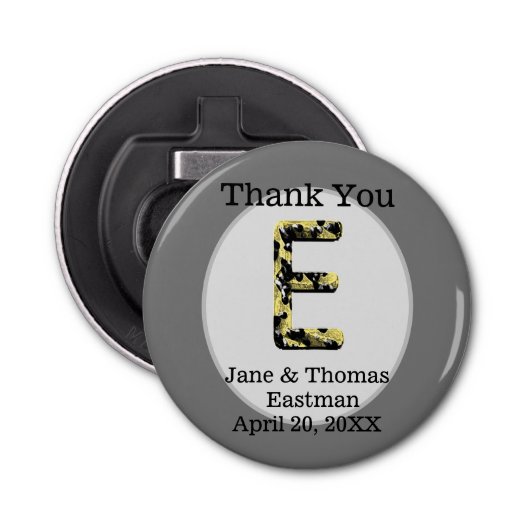 Weddenschap Bedankt Elegant Letter E Monogram Favo Button Flesopener (Voorkant)