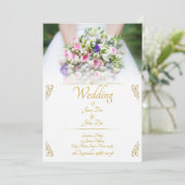 Weddenschap - bruid met kleurrijke trouwboquet aankondiging (Staand voorkant)