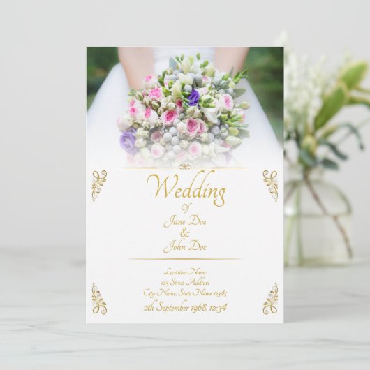 Weddenschap - bruid met kleurrijke trouwboquet aankondiging (Staand voorkant)