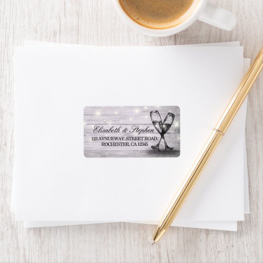 Weddenschap Champagne Glass Wood String Lights Etiket (Insitu)