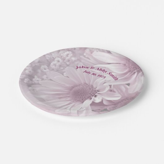 Weddenschap-daisy-bouquet in roze blozen papieren bordje (Gekanteld)