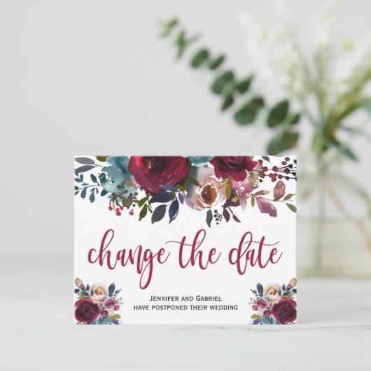 Weddenschap Datum uitstel Burgundy Navy Floral Aankondigingskaart (Staand voorkant)