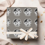 Weddenschap Eerste Kerstfeest Foto Aangepaste naam Cadeaupapier<br><div class="desc">Traditionele Taupe and White Border - Ideaal geschenk voor nieuwigheden of voor een verjaardag. Een keepname die één afbeelding en gepersonaliseerde tekst benadrukt.</div>