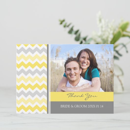 Weddenschap Foto's Gele grijze Chevron Bedankkaart (Staand voorkant)