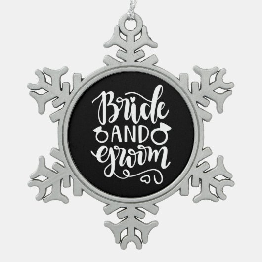 Weddenschap Gift Bride en Groom Tin Sneeuwvlok Ornament (Voorkant)