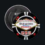 Weddenschap in Vegas Casino Favor Poker Chip Button Flesopener<br><div class="desc">WELKOM AAN DE BRITSE EN GROOM'S FABULOZE WEDING! Of je nu de knoop in Las Vegas of in je eigen woonplaats verbindt, deze gelukkige huwelijksgunsten in casino-stijl zullen zeker met je gasten slaan. Replica van het beroemde Nevada-teken in retro neon doo-wop stijl, voeg je namen toe als sterkopliners op de...</div>