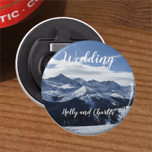 Weddenschap met het thema Atmospheric Snowy Mounta Button Flesopener