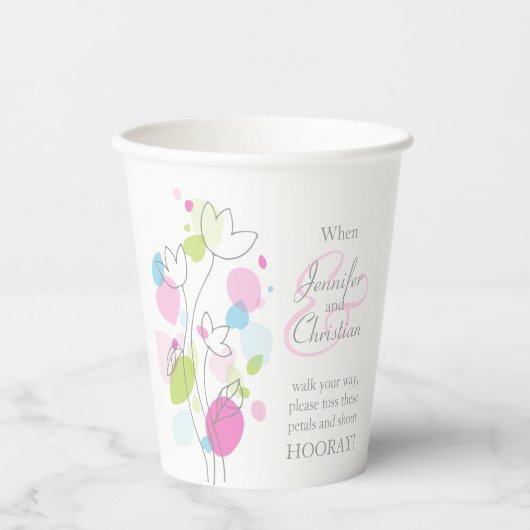 Weddenschap met petaal, roze blauw groen papieren bekers (Voorkant)
