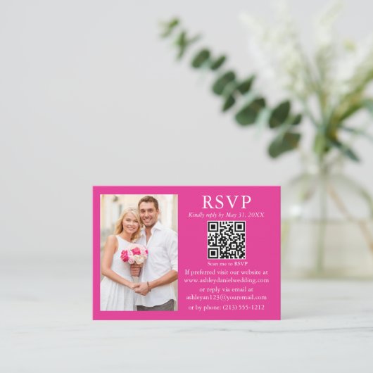 Weddenschap Modern Minimalist Foto Hot Pink QR RSV Informatiekaartje (Staand voorkant)