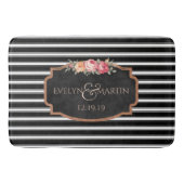 Weddenschap Monogram | Elegant Black Stripe Bath D Badmat (Voorkant)