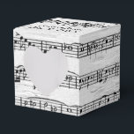 Weddenschap over muziek op Birch Bedankdoosjes<br><div class="desc">Muziekcompositie op witte berkenachtergrond voor bruiloft</div>