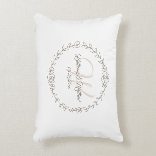 Weddenschap Roos Vine Wreath Monogram Taupe Accent Kussen (Voorkant(Verticaal))