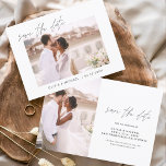 Weddenschap Save the Date Photo Minimalist Simple<br><div class="desc">Het huwelijk bewaart de Kaarten van de Datum die een foto op de voor en rug hebben. Sparen de kaarten van de Datum bevatten een moderne hand geschreven kromme manuscripttypografie die elegant,  eenvoudig en modern zijn om na u minimalistische eenvoudige trouwdag te gebruiken viering.</div>
