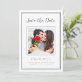 Weddenschap Verloving Paar Foto Modern White Grey Save The Date (Staand voorkant)