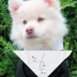 Weddenschap/Verloving Pet Bandana | Ik doe het ook<br><div class="desc">Klein of groot kan dit gezelschapsbandaan worden gebruikt voor honden of katten. Minimaal,  modern en aanpasbaar met de naam van uw huisdier. Een nietje voor al je hond of kattenmoeder die je pelskind wil opnemen op je speciale dag! Alle tekst kan worden aangepast ↣ klik op de knop 'Personaliseren'.</div>