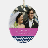 Weddenschap voor het blauw, warm roze Chevron Keramisch Ornament (Rechts)