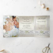 Weddenschap White Swans Cream Pearl Lace Damask 3 Drieluik Uitnodiging (Binnen)