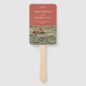 Weddenschappen op het strand, liefde in het zand K Handwaaier (Achterkant)