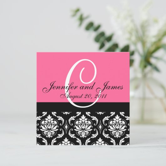 Weddenschapsmonogram Namen Datum Roze Damask Kaart (Staand voorkant)