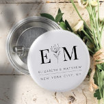 Wedding Elegant Chic Modern Monogram Foliage Ronde Button 3,2 Cm<br><div class="desc">Bestaat uit eenvoudige rechte lijnbeklede lijsten met klassiek krullend manuscript en serif typografie. Deze elementen zijn eenvoudig,  tijdloos en klassiek. Dit is ontworpen door White Paper Birch Co. exclusief voor Zazzle. Hier te vinden op: http://www.zazzle.com/store/whitepaperbirch</div>