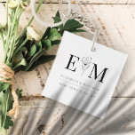 Wedding Elegant Chic Modern Monogram Foliage Sleutelhanger<br><div class="desc">Bestaat uit eenvoudige rechte lijnbeklede lijsten met klassiek krullend manuscript en serif typografie. Deze elementen zijn eenvoudig,  tijdloos en klassiek. Dit is ontworpen door White Paper Birch Co. exclusief voor Zazzle. Hier te vinden op: http://www.zazzle.com/store/whitepaperbirch</div>