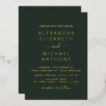 Wedding Elegant Romantic Emerald Green Gold Folie Uitnodiging<br><div class="desc">Emerald Green en Gold Foil elegant en modern Wedding Invitations - bevat prachtige en elegante scripttypografie voor de speciale viering van de dag van de bruiloft.</div>