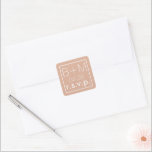 Wedding Elegant s.v.p. Vierkante Sticker<br><div class="desc">Dusty roos vierkant met paar initialen letters in een dunne en elegante letterstijl...  voor een bruiloft rsvp</div>