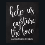 Wedding Hashtag Chalkboard 8 x 10 Sign Poster<br><div class="desc">Een elegant teken van de snijrandbruiloft,  kenmerkt de tekst "ons helpen de liefde"in een geëxtraheerde manuscriptdoopvont vangen,  voegt de borsteltextuur een spontaan en playful gevoel toe. De achtergrondkleur kan aan uw behoeften en voorkeuren worden aangepast. Neem contact met mij op als u een speciaal verzoek hebt.</div>