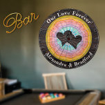 Wedding Heart Pastel Sunset Rustic Wood Tone Name Dartbord<br><div class="desc">Wedding Heart Pastel Sunset Rustic Wood Tone Name Monogrammed,  Our Love Forever. Deze bijtende Wood Grain Dartboard maakt de perfecte persoonlijke huwelijksgame Gift voor Newly Weds,  house Warming giften,  etc.. en gewoon alledaags leuk. Onze gebruiksvriendelijke sjabloon maakt het personaliseren eenvoudig en leuk.</div>