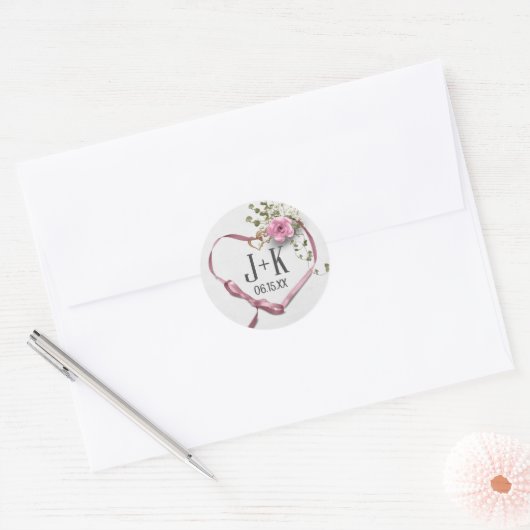 Wedding Heart Ribbon met Monogram Ronde Sticker (Envelop)