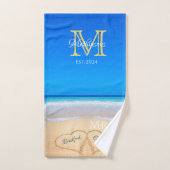 Wedding Hearts in Sand Family Monogram, Brides Mrs Bad Handdoek (Handdoek)