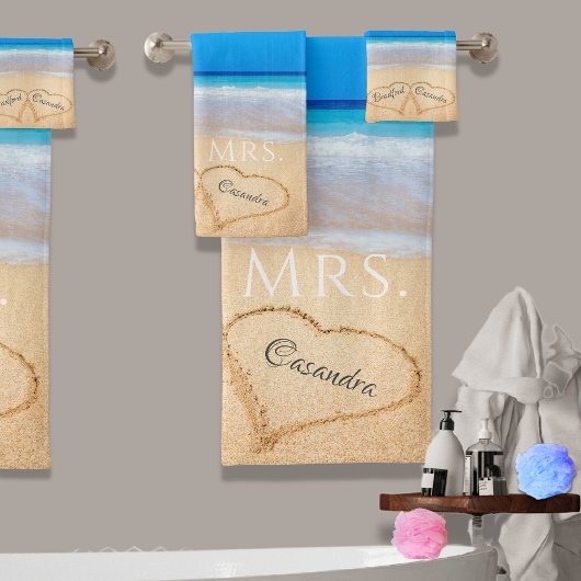 Wedding Hearts in Sand Family Monogram, Brides Mrs Bad Handdoek