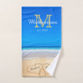 Wedding Hearts in Zand Familie Monogram, Groom Mr. Bad Handdoek (Handdoek)