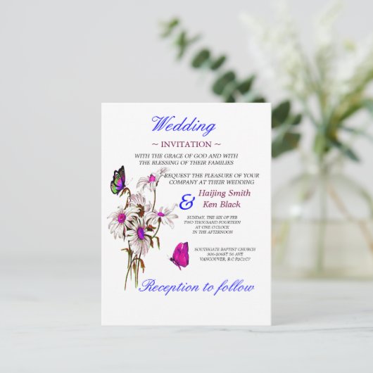 Wedding Invitation Butterflies met roze Daisies Uitnodiging Briefkaart (Staand voorkant)