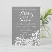 Wedding Invitation in Gray Burlap and Lace Kaart (Staand voorkant)
