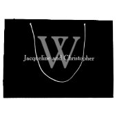Wedding Modern Monogram en Namen Chic Black Groot Cadeauzakje (Achterkant)