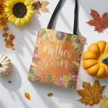 Wedding Moeder van de Groom Autumn Maple Pumpkins Tote Bag<br><div class="desc">Moeder van de Groom Wedding Canvas tas Sjablonen - Elegant Autumn Maple Leaves,  Pumpkins and Sunflower Waterverf Flowers op Oranje gradiëntachtergrond. Een perfect ontwerp voor je grote dag! Alle tekststijl,  kleuren,  grootten kunnen worden aangepast aan uw behoeften.</div>