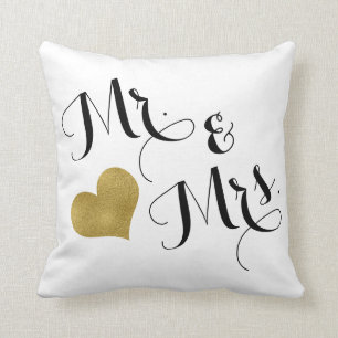 Wedding Mr. & Mrs Black Script Gold Heart Kussen