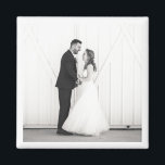 Wedding Passen getrouwd Mr & Mrs Black White Favor Magneet<br><div class="desc">Aangepaste trouwfoto in zwart-wit met witte afwerking. Makkelijk te personaliseren naar je eigen favoriete foto. Moderne,  klassieke,  tijdloze herinnering. Mix en match hele Wedding / Keepsake Collecties van TMCdesigns.</div>