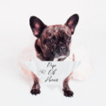 Wedding Pet Bandana | Edelachtbare pagina | wit<br><div class="desc">Klein of groot kan dit gezelschapsbandaan worden gebruikt voor honden of katten. Minimaal,  modern en aanpasbaar met de naam van uw huisdier. Een nietje voor al je hond of kattenmoeder die je pelskind wil opnemen op je speciale dag! Alle tekst kan worden aangepast ↣ klik op de knop 'Personaliseren'.</div>