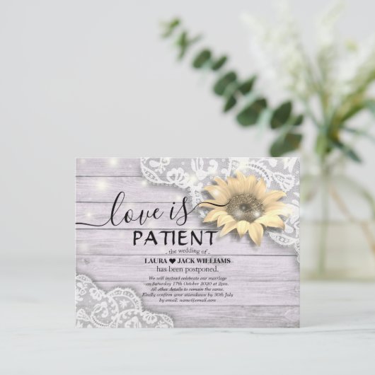 Wedding Postponement Love is Patiënte Sunflower Aankondigingskaart (Staand voorkant)
