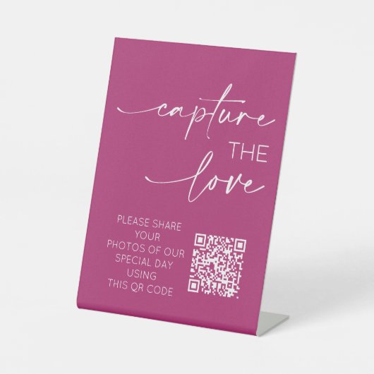 Wedding QR Code Foto-app Berry Pink uploaden Reclamebord Met Voetstuk (Voorkant)