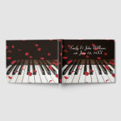 Wedding Red Rose Petals on Piano Keys Gastenboek (Volledig)