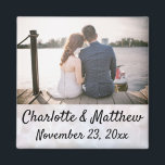 Wedding voor Modern Typografie Foto bedankt Magneet<br><div class="desc">Deze moderne typografische fotomagneet zal het perfecte plezier maken voor je bruiloft! Personaliseer met de foto,  de namen,  en de datum van uw keus. De namen en de datum worden opgelegd over een lichte witte bokeh achtergrond.</div>