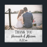 Wedding voor Modern Typografie Foto bedankt Magneet<br><div class="desc">Deze moderne typografische fotomagneet zal het perfecte plezier maken voor je bruiloft! Personaliseer met de foto,  de namen,  en de datum van uw keus. De namen en de datum worden opgelegd over een lichte witte bokeh achtergrond.</div>