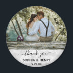 Wedding voor Modern Typografie Foto bedankt Magneet<br><div class="desc">Deze moderne typografische fotomagneet zal het perfecte plezier maken voor je bruiloft! Personaliseer met de foto,  de namen,  en de datum van uw keus. De tekst wordt opgelegd over een lichte witte bokeh achtergrond.</div>