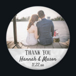 Wedding voor Modern Typografie Foto bedankt Magneet<br><div class="desc">Deze moderne typografische fotomagneet zal het perfecte plezier maken voor je bruiloft! Personaliseer met de foto,  de namen,  en de datum van uw keus. De namen en de datum worden opgelegd over een lichte witte bokeh achtergrond.</div>